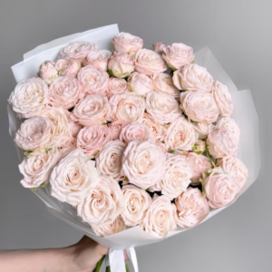 Bombastic spray roses being delivered by goshen flower in Dubai